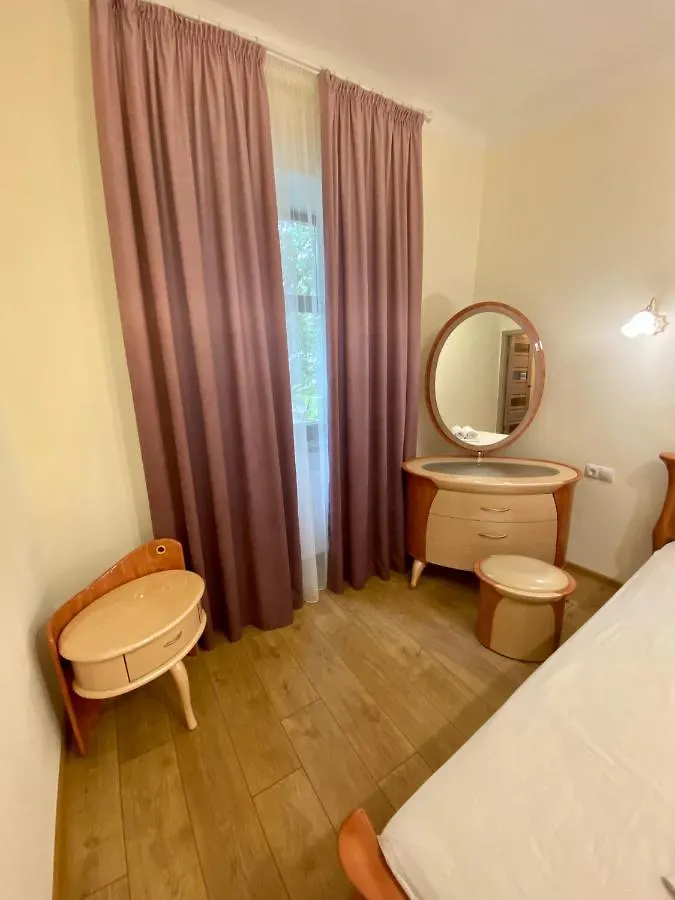 Yaroslav Osmomysl Square Apartments Lviv